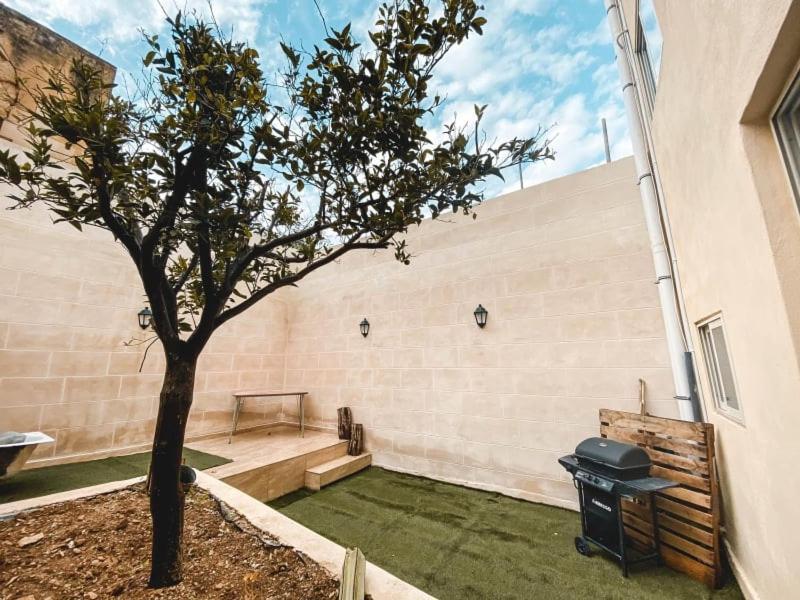 Dhara House Malta Bed & Breakfast *